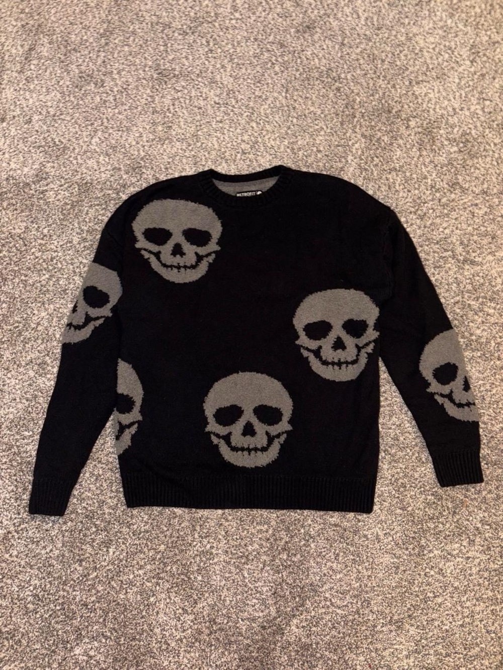Y2K fleece sweater with grunge skull design